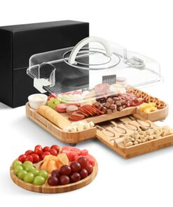 The Food Platter Set ensures a clutter-free presentation with its convenient lid and portable design.