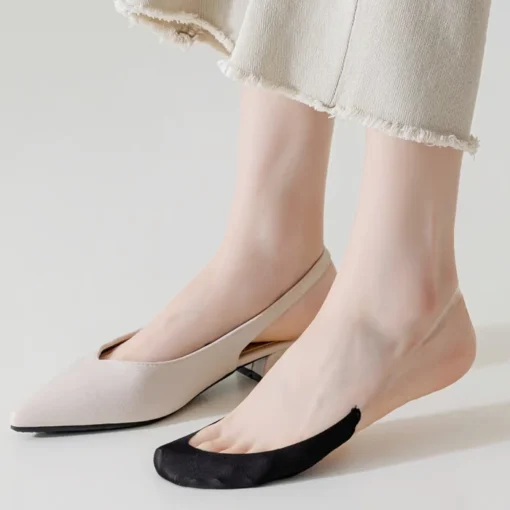 Toe Topper Invisible Socks offer a perfect blend of comfort, breathability, and elegance for your feet.